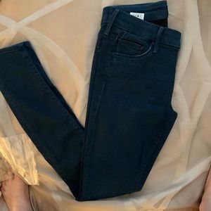 MOTHER the looker skinny jean in dark blue.